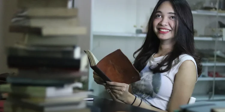 Tips Merawat Buku Koleksi agar Tetap Awet Bertahun-Tahun