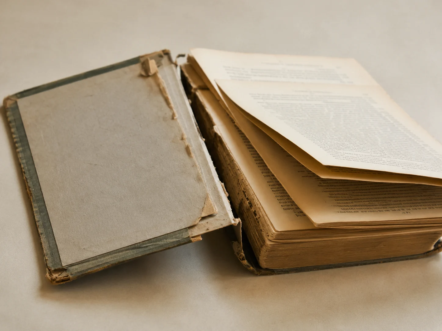 Buku dengan tingkat kerusakan yang ditangani layanan Reparasi