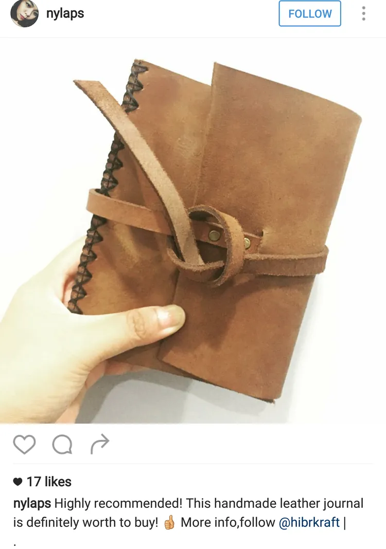 Unggahan Instagram @nylaps: tangan memegang jurnal kulit natural bertali lilit, 17 suka