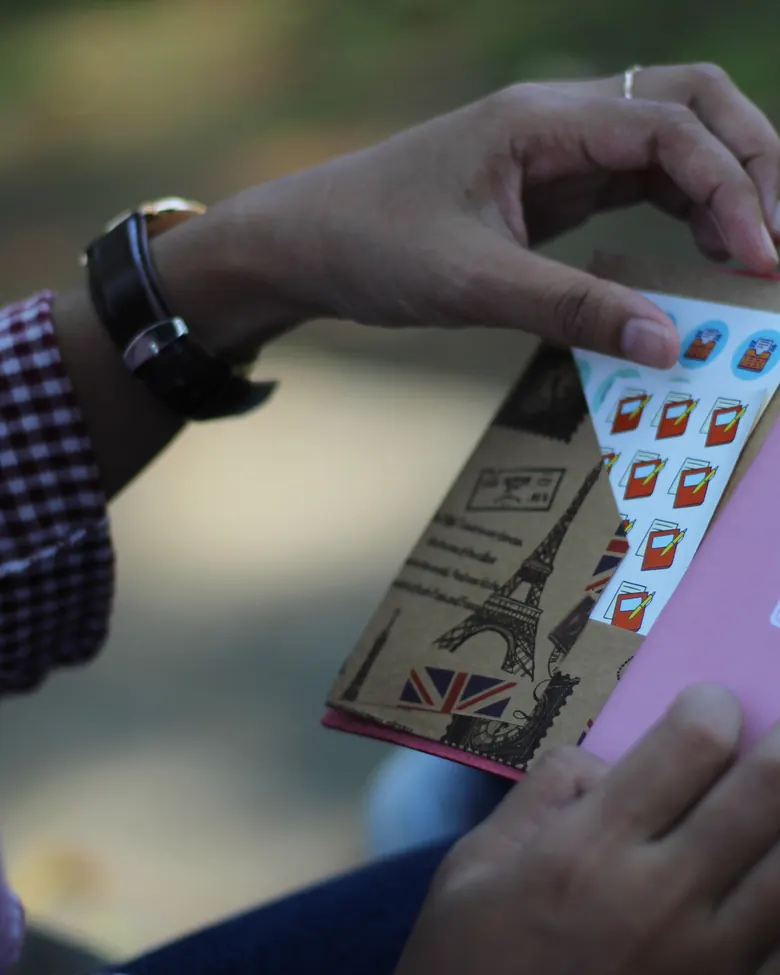 Notebook model Virgo dengan stiker tertempel di sampul.