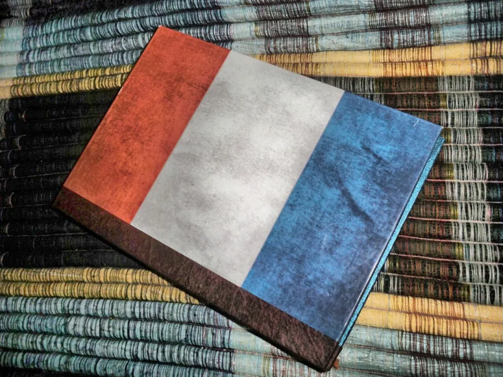 Jurnal Kraftofolio dengan desain bendera tiga warna
